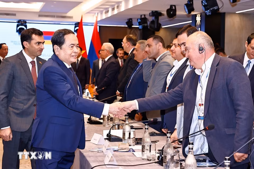 Chủ tịch Quốc hội Trần Thanh Mẫn gặp gỡ các doanh nghiệp Armenia và Việt Nam. (Ảnh: Doãn Tấn/TTXVN)