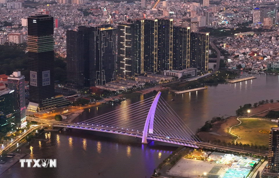 Cầu Ba Son trở thành công trình góp phần làm thay đổi diện mạo đô thị Thành phố Hồ Chí Minh hiện đại. (Ảnh: Hồng Đạt/TTXVN)