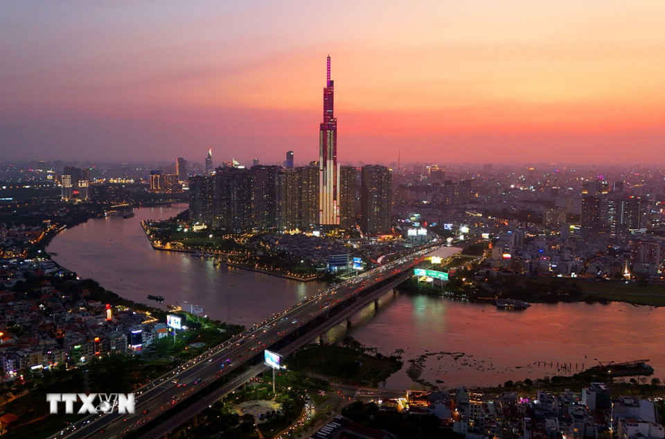Landmark 81 là tòa nhà cao nhất Việt Nam, cao thứ hai Đông Nam Á, được xem là một biểu tượng mới của thành phố, bên dòng sông Sài Gòn, ngay cửa ngõ phía Đông Bắc - nút giao thông quan trọng nối Thành phố Hồ Chí Minh với các tỉnh Đông Nam Bộ. (Ảnh: Hồng Đạt/TTXVN)