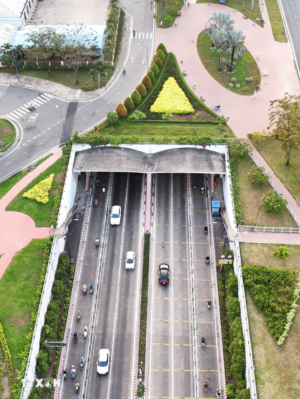 Hầm Thủ Thiêm phía đường Mai Chí Thọ (thành phố Thủ Đức). (Ảnh: Hồng Đạt/TTXVN)