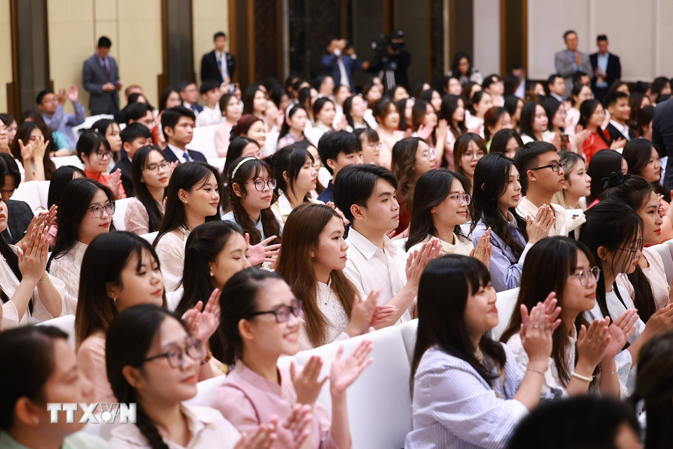 Du học sinh Việt Nam tại khu vực Bắc Kinh, Thiên Tân, Hà Bắc (Trung Quốc) tham dự buổi gặp. (Ảnh: Dương Giang/TTXVN)