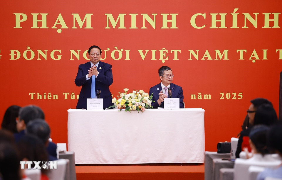 Thủ tướng Phạm Minh Chính gặp gỡ cộng đồng, lưu học sinh Việt Nam tại khu vực Bắc Kinh, Thiên Tân, Hà Bắc (Trung Quốc). (Ảnh: Dương Giang/TTXVN)