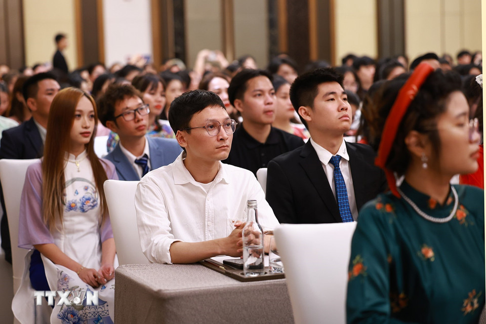 Du học sinh Việt Nam tại khu vực Bắc Kinh, Thiên Tân, Hà Bắc (Trung Quốc) tham dự buổi gặp. (Ảnh: Dương Giang/TTXVN)