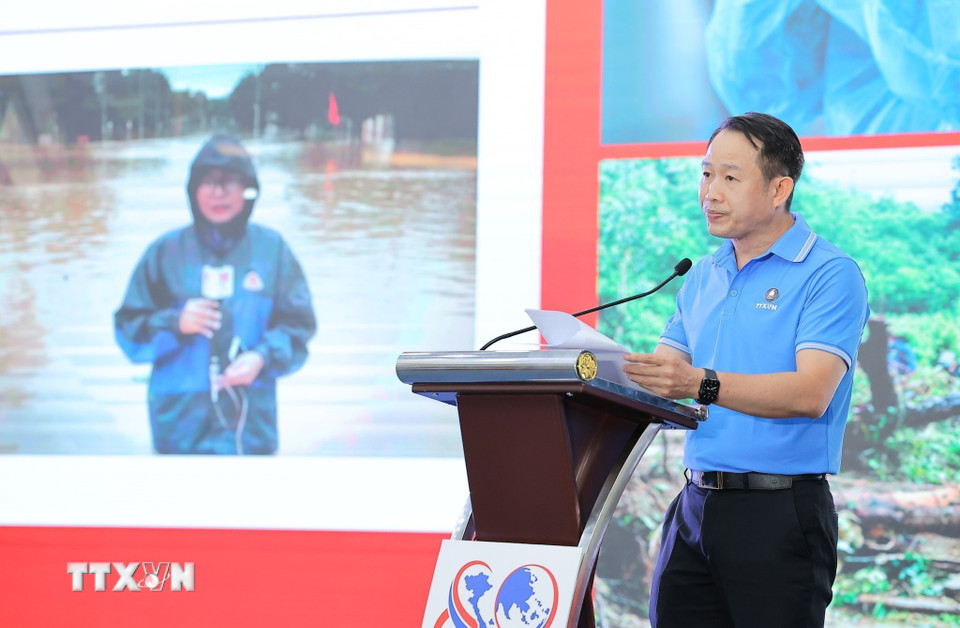 Ông Nguyễn Việt Dũng, Giám đốc Trung tâm Thông tin TTXVN khu vực miền Trung-Tây Nguyên phát biểu tham luận tại Đại hội. (Ảnh: Lê Đông/TTXVN)