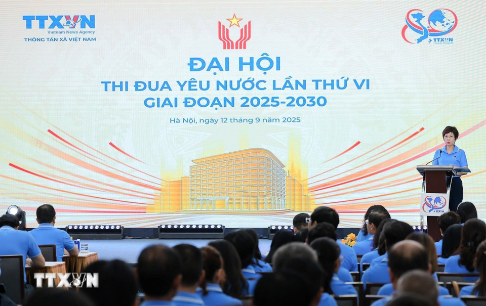 Bà Vũ Việt Trang, Bí thư Đảng ủy, Tổng giám đốc, Chủ tịch Hội đồng Thi đua-Khen thưởng TTXVN phát biểu khai mạc Đại hội. (Ảnh: Lê Đông/TTXVN)