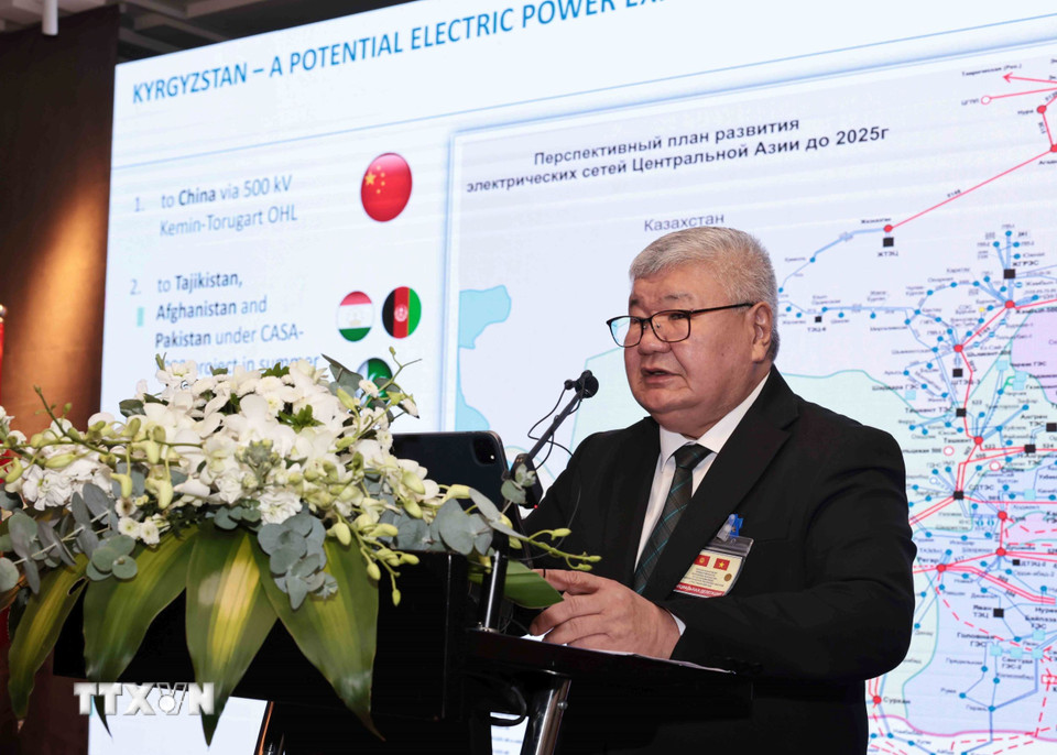 Bộ trưởng Bộ Năng lượng Kyrgyzstan Taalaibek Ibraev phát biểu. (Ảnh: Trần Việt/TTXVN)