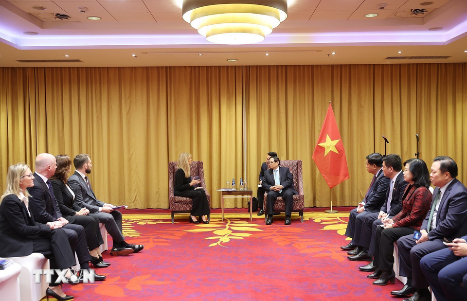 Thủ tướng Phạm Minh Chính tiếp bà Malgorzata Adamkiewicz, Chủ tịch Hội đồng quản trị Tập đoàn Adamed Pharma. (Ảnh: Dương Giang/TTXVN)