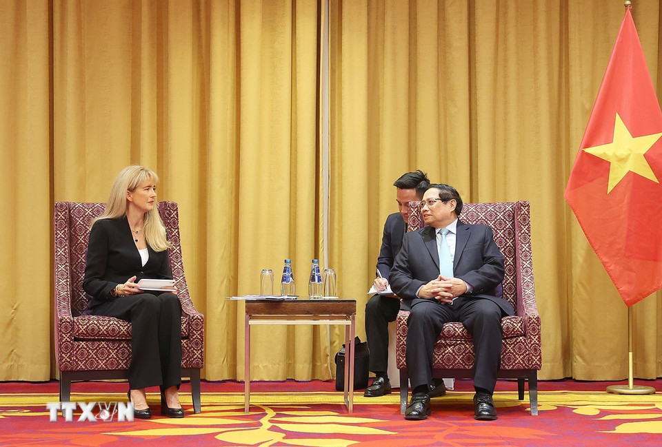 Thủ tướng Phạm Minh Chính tiếp bà Malgorzata Adamkiewicz, Chủ tịch Hội đồng quản trị Tập đoàn Adamed Pharma. (Ảnh: Dương Giang/TTXVN)