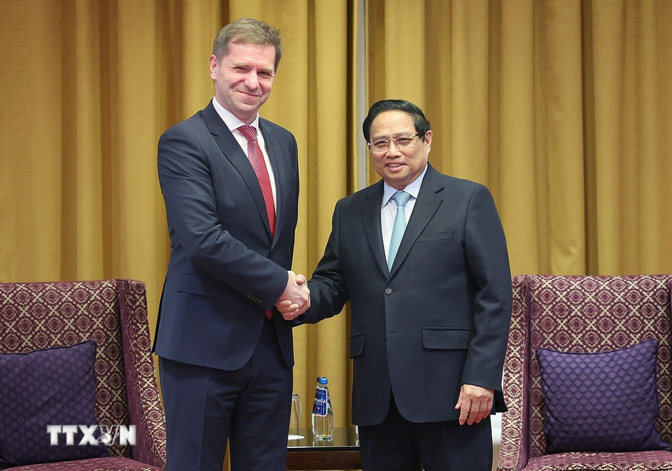 Thủ tướng Phạm Minh Chính tiếp ông Michal Fijol, quyền Chủ tịch HĐQT Hãng hàng không quốc gia Ba Lan (LOT Polish Airlines). (Ảnh: Dương Giang/TTXVN)