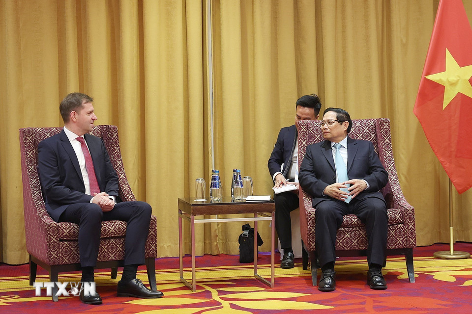 Thủ tướng Phạm Minh Chính tiếp ông Michal Fijol, quyền Chủ tịch HĐQT Hãng hàng không quốc gia Ba Lan (LOT Polish Airlines). (Ảnh: Dương Giang/TTXVN)