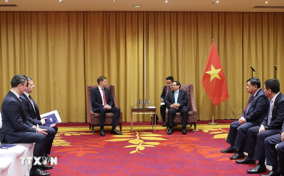 Thủ tướng Phạm Minh Chính tiếp ông Michal Fijol, quyền Chủ tịch HĐQT Hãng hàng không quốc gia Ba Lan (LOT Polish Airlines). (Ảnh: Dương Giang/TTXVN)