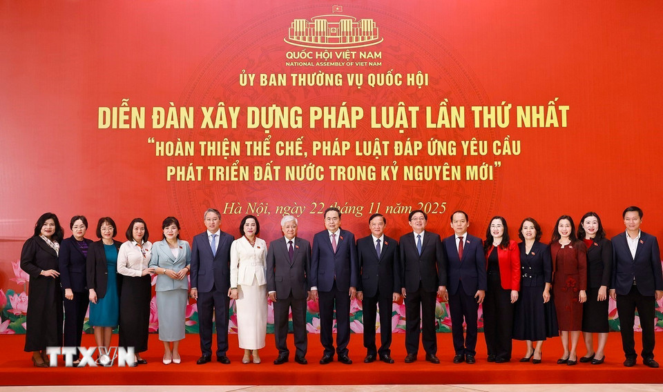 Chủ tịch Quốc hội Trần Thanh Mẫn và đại biểu dự diễn đàn. (Ảnh: Doãn Tấn/TTXVN)