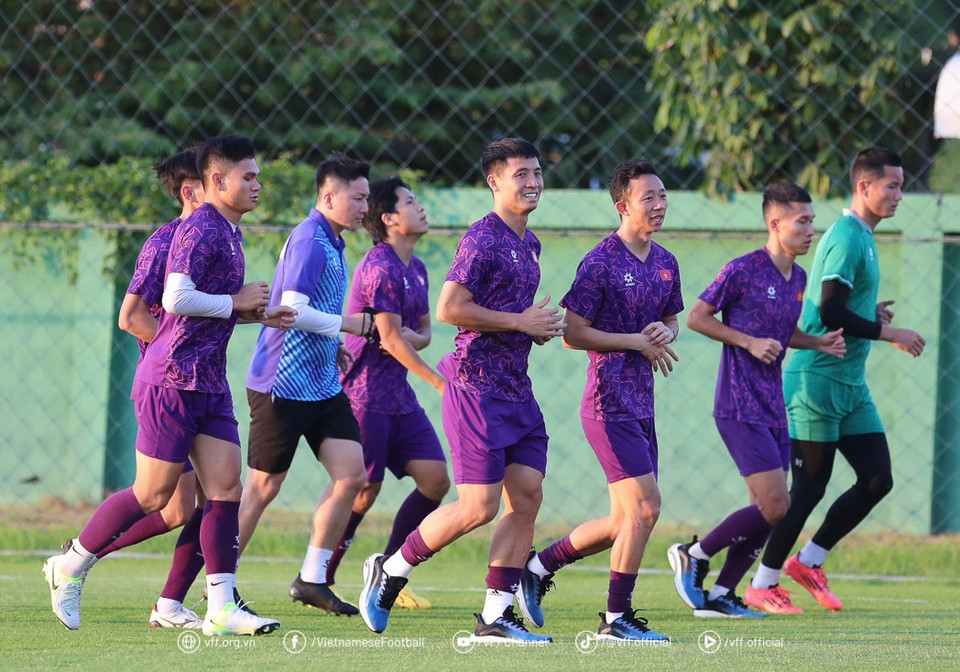 Các cầu thủ thoải mái trong buổi tập đầu tiên tại Thái Lan. (Nguồn: VFF)