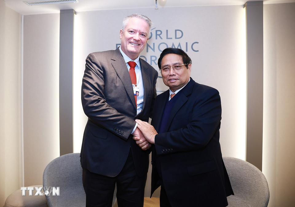 Thủ tướng Phạm Minh Chính gặp Tổng Thư ký Tổ chức Hợp tác và Phát triển kinh tế (OECD) Mathias Cormann. (Ảnh: Dương Giang/TTXVN)
