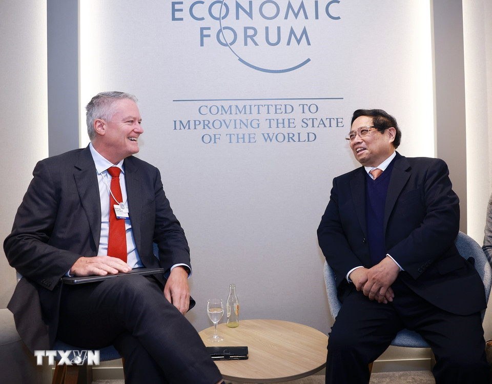 Thủ tướng Phạm Minh Chính gặp Tổng Thư ký Tổ chức Hợp tác và Phát triển kinh tế (OECD) Mathias Cormann. (Ảnh: Dương Giang/TTXVN)