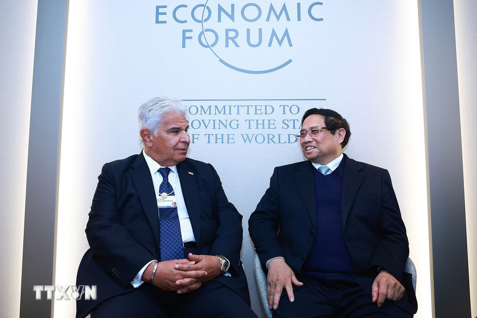 Thủ tướng Phạm Minh Chính gặp Tổng thống Panama Jose Raul Mulino Quintero. (Ảnh: Dương Giang/TTXVN)