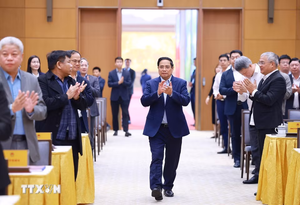 Thủ tướng Phạm Minh Chính đến Hội nghị của Đảng ủy Chính phủ tổng kết công tác phòng, chống tham nhũng, lãng phí, tiêu cực. (Ảnh: Dương Giang/TTXVN)