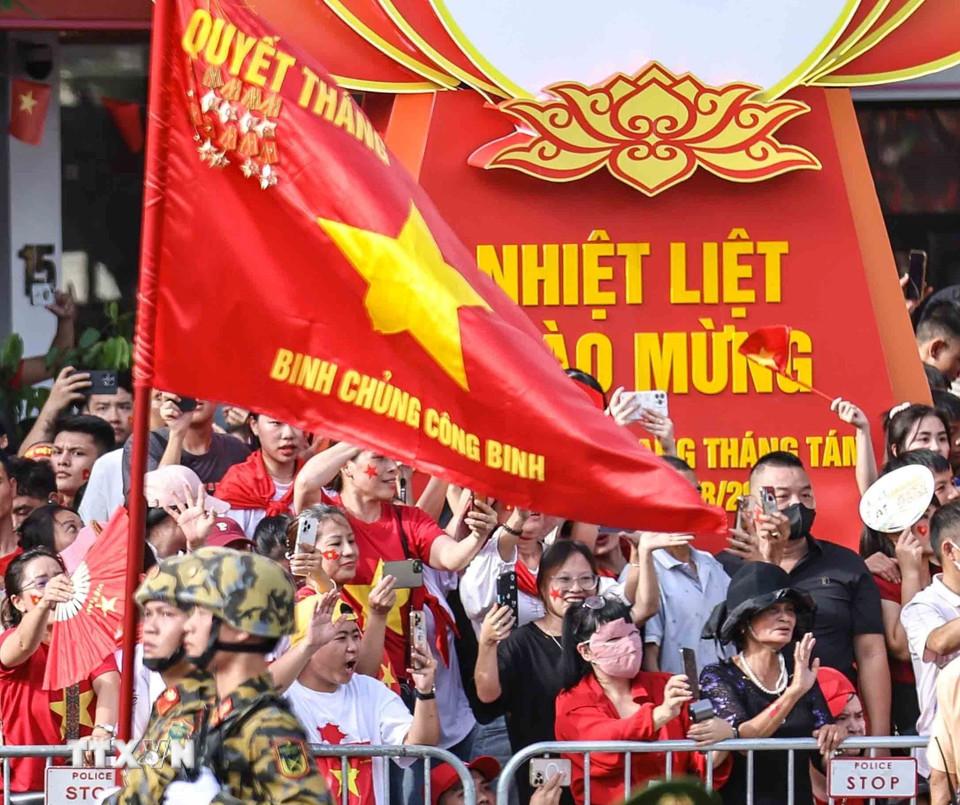 Tự hào là cảm nhận rõ nhất của người dân khi đón Lễ Độc lập. (Ảnh: Thanh Tùng/TTXVN)