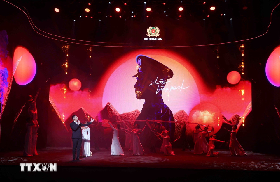 Một tiết mục nghệ thuật tại chương trình. (Ảnh: Phạm Kiên/TTXVN)