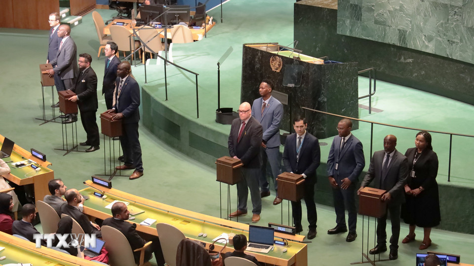 Đại hội đồng Liên hợp quốc bắt đầu công tác kiểm phiếu. (Ảnh: Thanh Tuấn/TTXVN)