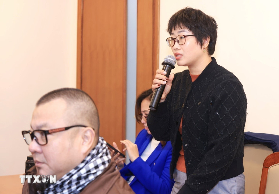 Phóng viên Ban Biên tập tin Trong nước (TTXVN) đặt câu hỏi với Ban Tổ chức. (Ảnh: Tuấn Anh/TTXVN)