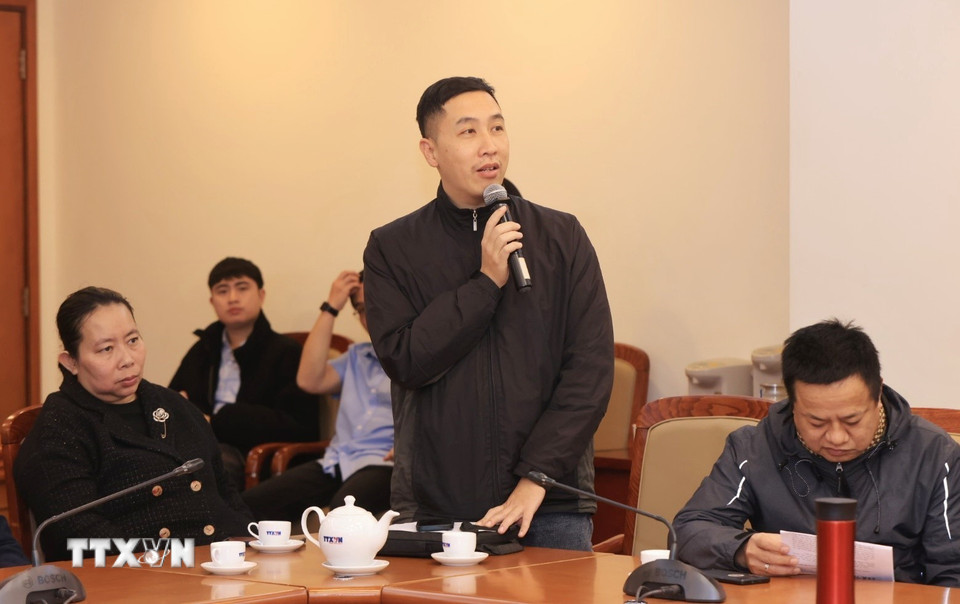 Đại diện Báo Giáo dục và Thời đại đặt câu hỏi với Ban Tổ chức. (Ảnh: Tuấn Anh/TTXVN)