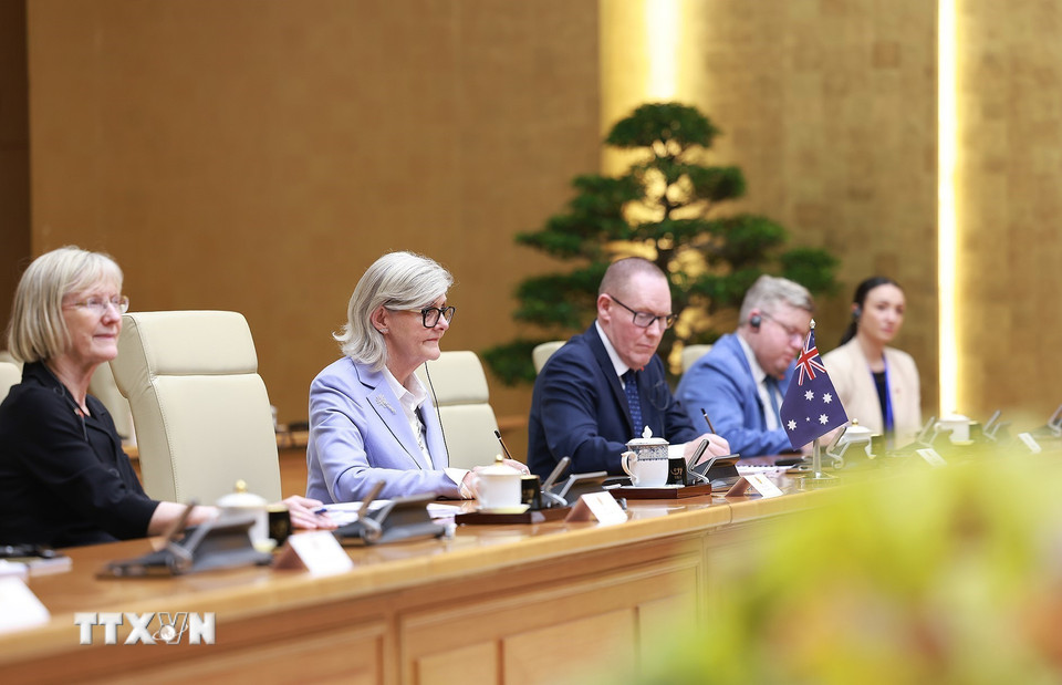 Toàn quyền Sam Mostyn và đoàn Australia tại cuộc hội kiến Thủ tướng Phạm Minh Chính. (Ảnh: Dương Giang/TTXVN)
