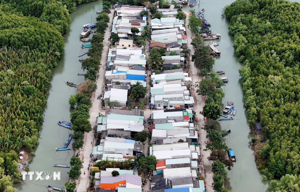 Khu vực trung tâm ấp đảo Thiềng Liềng, xã đảo Thạnh An, huyện Cần Giờ. (Ảnh: Hồng Đạt/TTXVN)