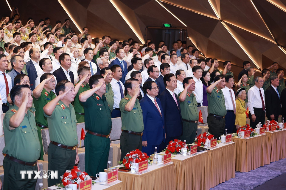 Thủ tướng Phạm Minh Chính và các đại biểu dự Đại hội Thi đua “Vì an ninh Tổ quốc” lần thứ 9. (Ảnh: Dương Giang/TTXVN)