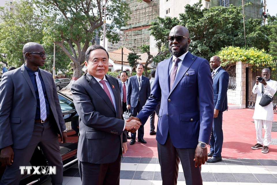 Chủ tịch Quốc hội Malick Ndiaye đón Chủ tịch Quốc hội Trần Thanh Mẫn thăm chính thức Cộng hòa Senegal. (Ảnh: Doãn Tấn/TTXVN)