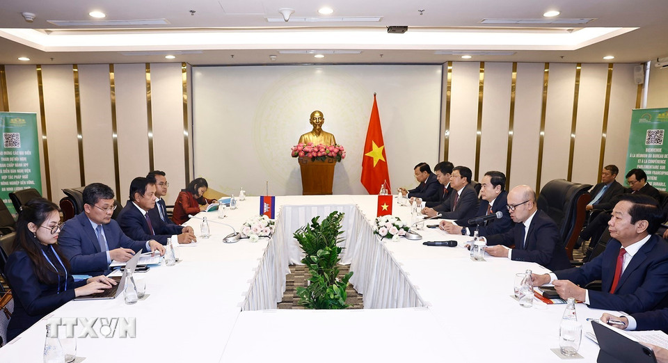 Chủ tịch Quốc hội Trần Thanh Mẫn tiếp Phó Chủ tịch thứ nhất Thượng viện Campuchia Ouch Borithp. (Ảnh: Doãn Tấn/TTXVN)