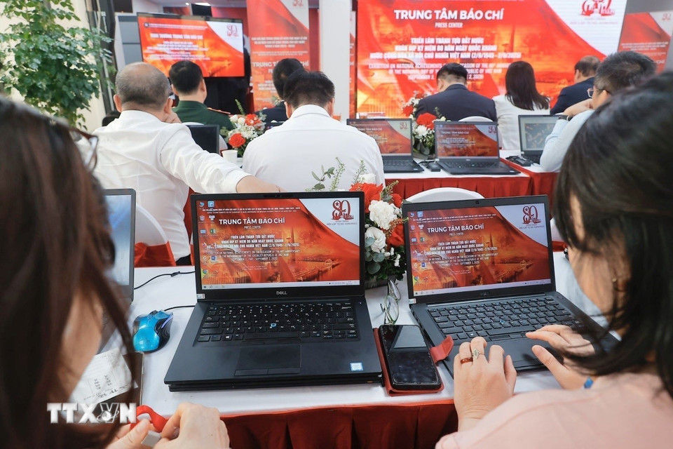 Khai trương Trung tâm báo chí triển lãm. (Ảnh: Minh Quyết/TTXVN)