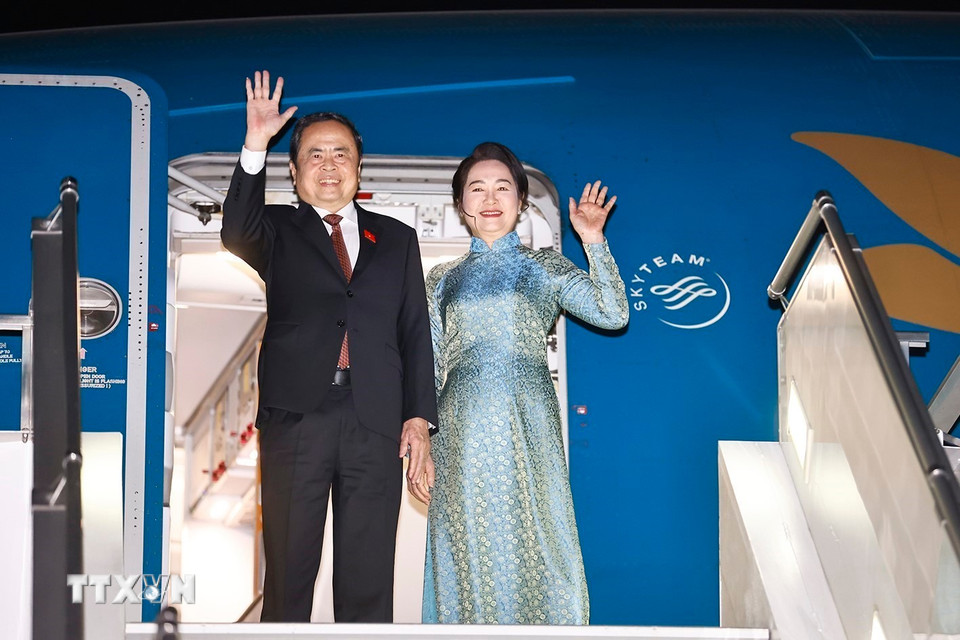 Lễ tiễn Chủ tịch Quốc hội Trần Thanh Mẫn và Phu nhân tại Sân bay quốc tế I. Karimov Tashkent, Thủ đô Tashkent, Cộng hòa Uzbekistan. (Ảnh: Doãn Tấn/TTXVN)