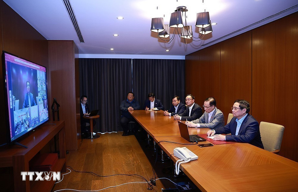 Thủ tướng Phạm Minh Chính họp trực tuyến đến các tỉnh, thành phố trong nước để triển khai các phương án cứu hộ, cứu nạn và khắc phục hậu quả thiên tai. (Ảnh: Dương Giang/TTXVN)