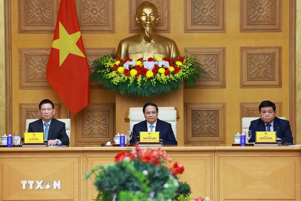 Thủ tướng Phạm Minh Chính và các Phó Thủ tướng Hồ Đức Phớc, Nguyễn Chí Dũng chủ trì toạ đàm với các doanh nghiệp châu Âu. (Ảnh: Dương Giang/TTXVN)