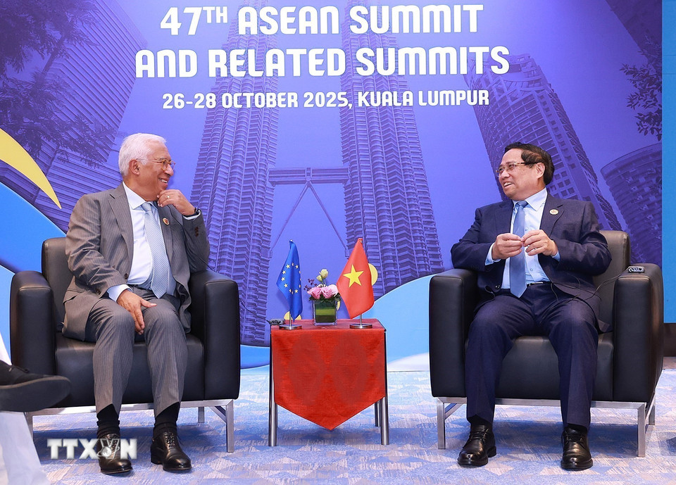 Thủ tướng Phạm Minh Chính gặp Chủ tịch Hội đồng châu Âu Antonio Costa. (Ảnh: Dương Giang/TTXVN)