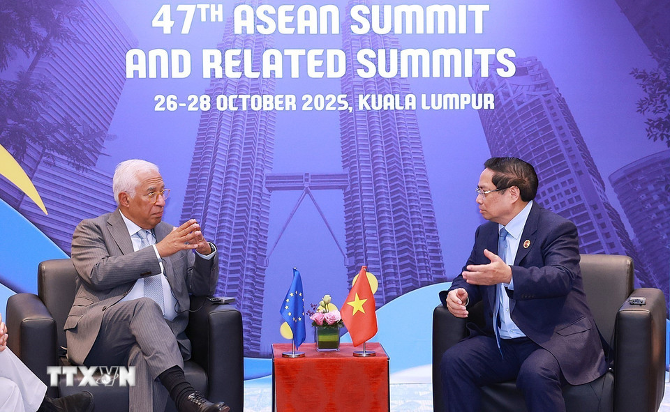 Thủ tướng Phạm Minh Chính gặp Chủ tịch Hội đồng châu Âu Antonio Costa. (Ảnh: Dương Giang/TTXVN)