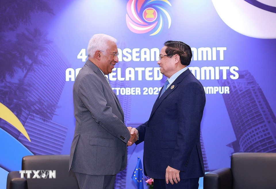 Thủ tướng Phạm Minh Chính gặp Chủ tịch Hội đồng châu Âu Antonio Costa. (Ảnh: Dương Giang/TTXVN)