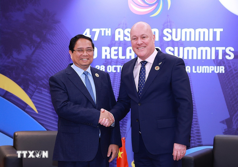 Thủ tướng Phạm Minh Chính gặp Thủ tướng New Zealand Christopher Luxon. (Ảnh: Dương Giang/TTXVN)