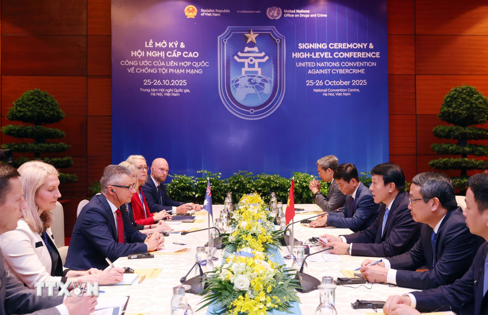 Đại tướng Lương Tam Quang, Bộ trưởng Bộ Công an tiếp ngài Matt Thistlethwaite, Đồng Bộ trưởng Ngoại giao và Thương mại Australia. (Ảnh: Phạm Kiên/TTXVN)