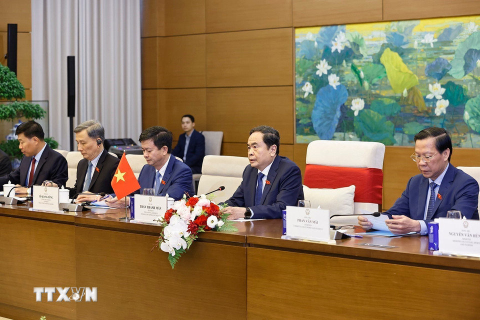 Chủ tịch Quốc hội Trần Thanh Mẫn và thành viên đoàn Việt Nam tại cuộc hội kiến Thủ tướng Thái Lan Paetongtarn Shinawatra. (Ảnh: Doãn Tấn/TTXVN)