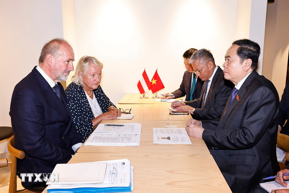 Chủ tịch Quốc hội Trần Thanh Mẫn gặp Chủ tịch Thượng viện Áo Peter Samt. (Ảnh: Doãn Tấn/TTXVN)