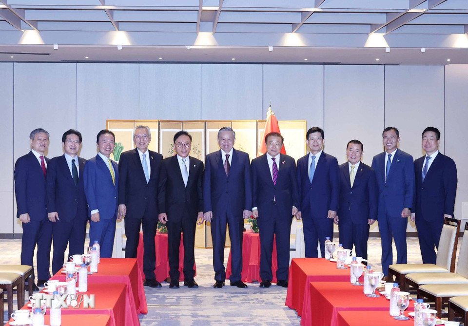 Tổng Bí thư Tô Lâm và các đại biểu chụp ảnh chung. (Ảnh: Thống Nhất/TTXVN)