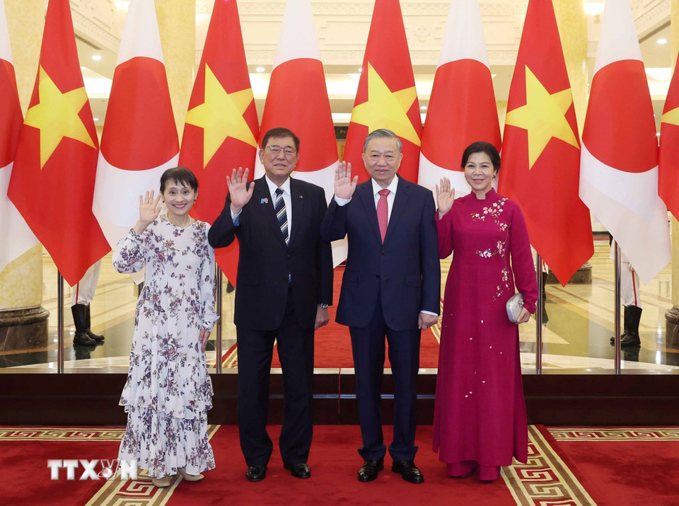 Tổng Bí thư Tô Lâm và Phu nhân với Chủ tịch đảng Dân chủ Tự do, Thủ tướng Nhật Bản Ishiba Shigeru và Phu nhân. (Ảnh: Thống Nhất/TTXVN)