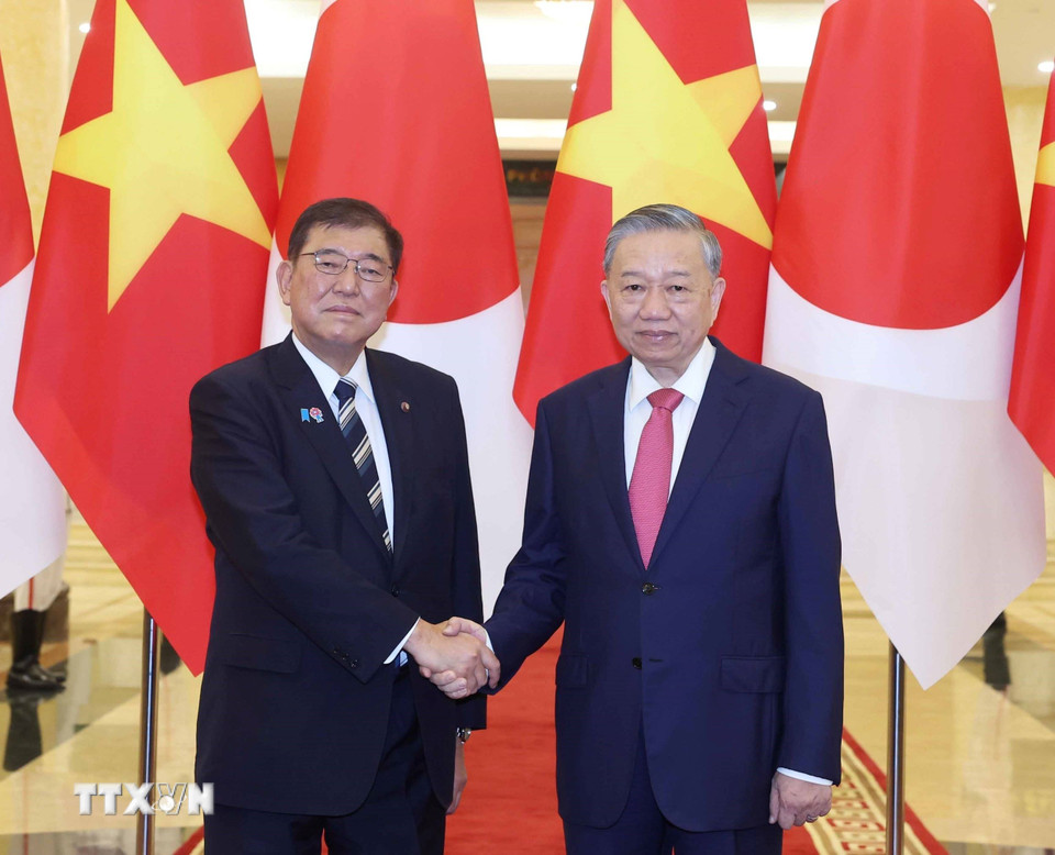 Tổng Bí thư Tô Lâm và Chủ tịch đảng Dân chủ Tự do, Thủ tướng Nhật Bản Ishiba Shigeru. (Ảnh: Thống Nhất/TTXVN)
