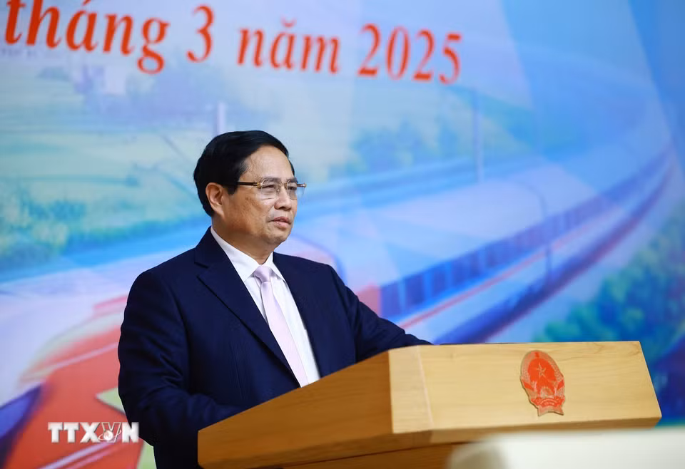 Thủ tướng Phạm Minh Chính chủ trì cuộc họp đôn đốc các dự án đường cao tốc. (Ảnh: Dương Giang/TTXVN)