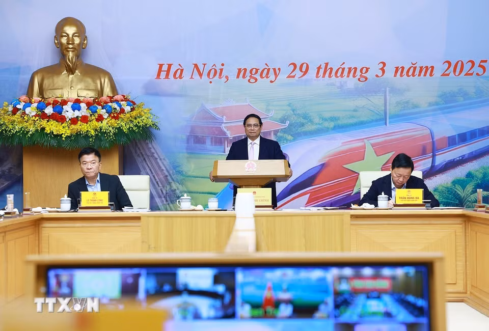 Thủ tướng Phạm Minh Chính chủ trì cuộc họp đôn đốc các dự án đường cao tốc. (Ảnh: Dương Giang/TTXVN)