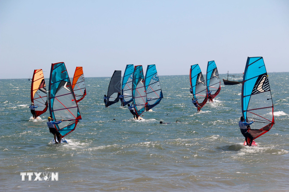 Giải có hơn 20 vận động viên nam, nữ đến từ các quốc gia như Nhật Bản, Singapore, Hàn Quốc, Thái Lan, Việt Nam, Australia, Nga, Pháp, Đức, Ba Lan, Mỹ… (Ảnh: Nguyễn Thanh/TTXVN)