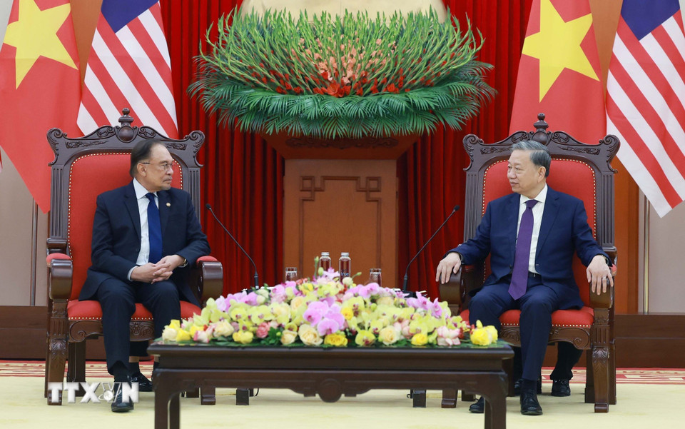 Tổng Bí thư Tô Lâm tiếp Thủ tướng Malaysia Anwar Ibrahim. (Ảnh: Thống Nhất/TTXVN)