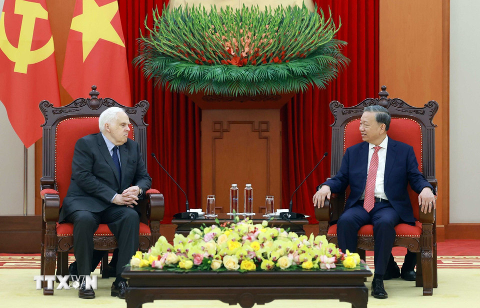 Tổng Bí thư Tô Lâm tiếp ông Frederick W.Smith, Nhà sáng lập kiêm Chủ tịch điều hành Tập đoàn FedEx. (Ảnh: Thống Nhất/TTXVN)